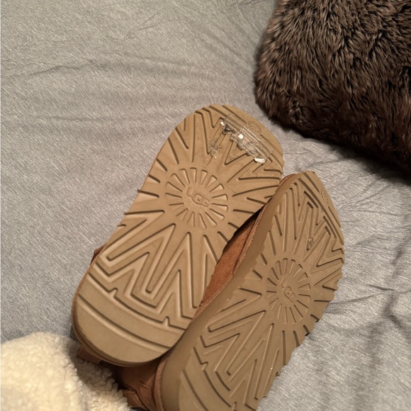 UGG Chestnut Ultra Mini - Picture 7 of 8